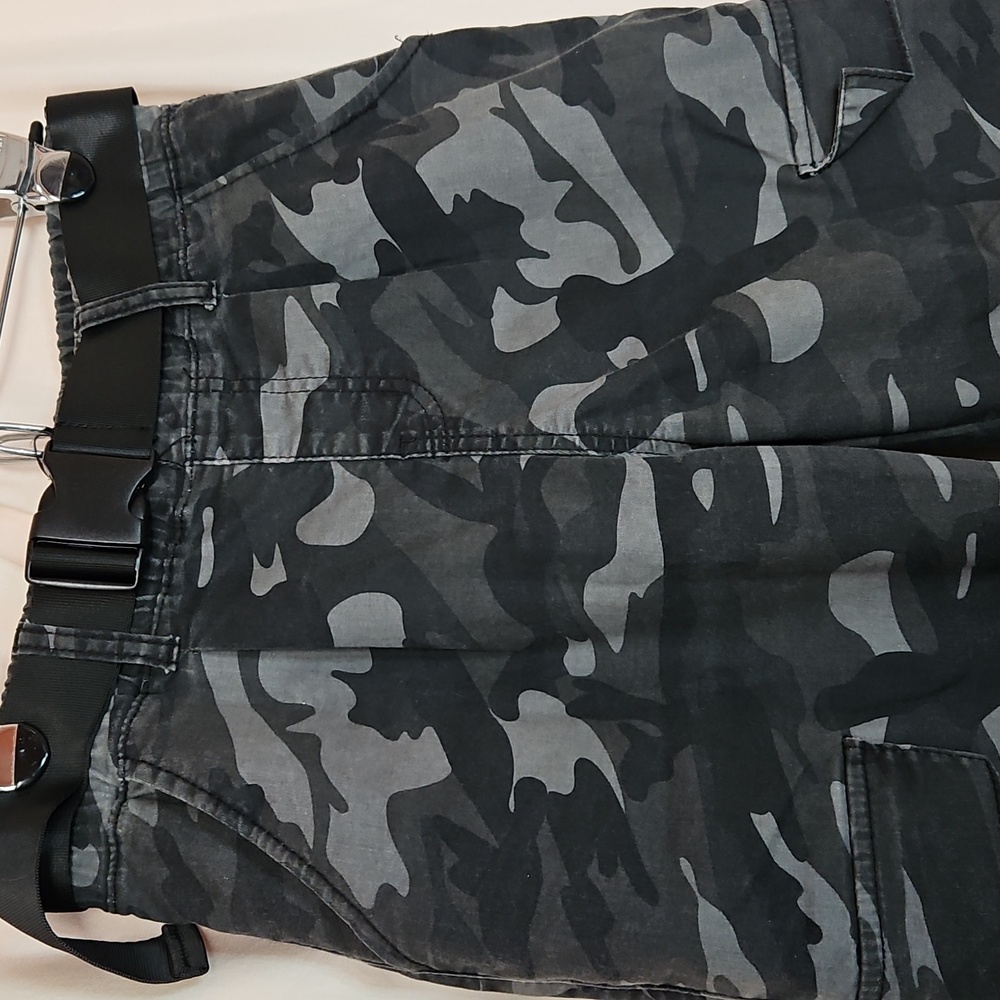 V.I.P. Camo Jogger Pants Women’s 7/8 Stretch Utility Streetwear Cargo Pockets - Picture 2 of 8